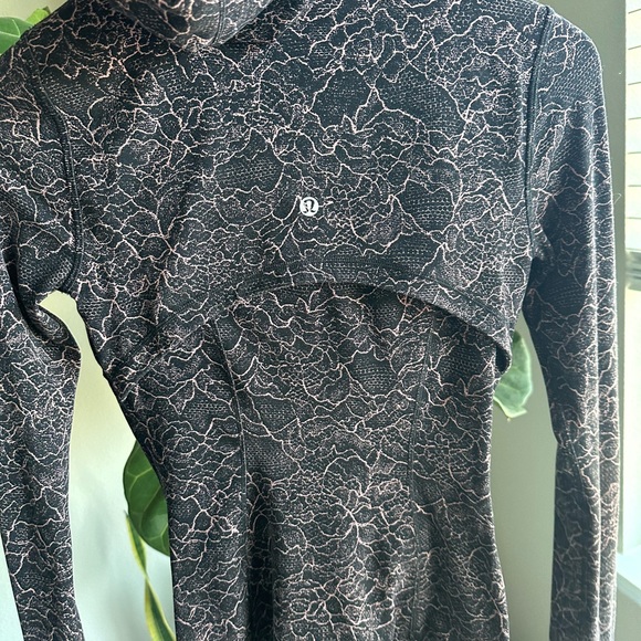 Lululemon Athletica, Nulu define jacket with hood, zipper pockets align jacket - Picture 6 of 9